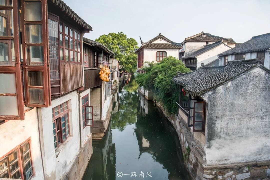 1950年丈夫出差见到毛主席,妻子不相信,最终坦白:我是毛家人